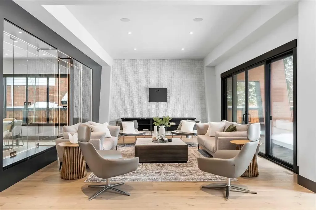 1016 Beverley Boulevard SW Calgary AB T2V 2C5