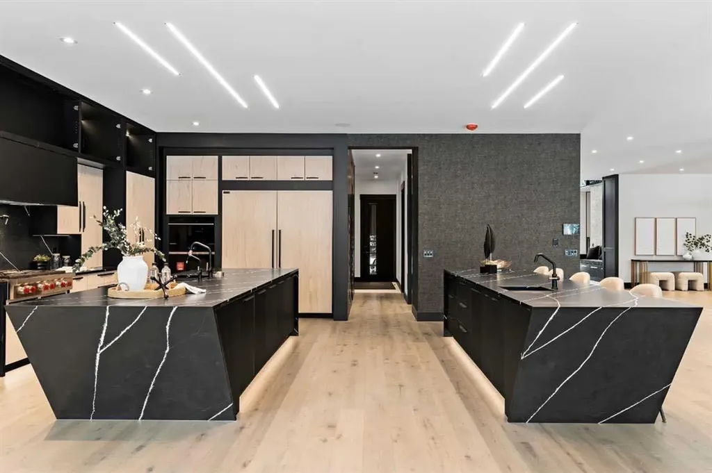 1016 Beverley Boulevard SW Calgary AB T2V 2C5