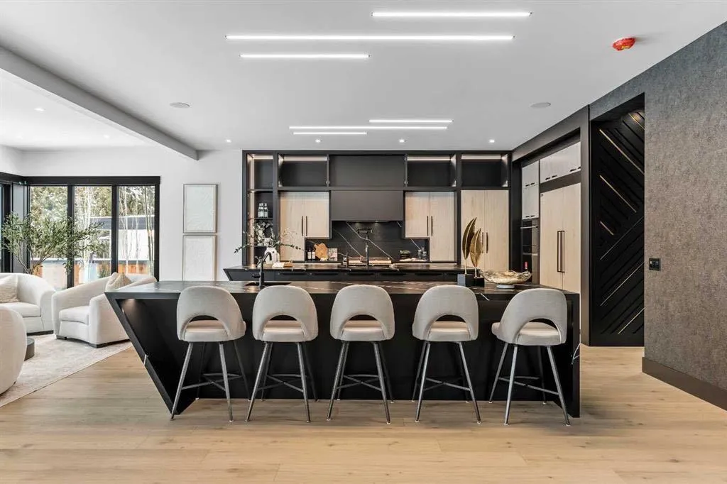1016 Beverley Boulevard SW Calgary AB T2V 2C5