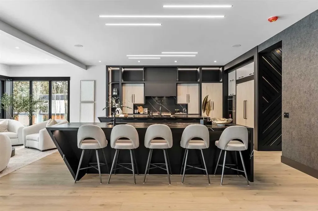 1016 Beverley Boulevard SW Calgary AB T2V 2C5