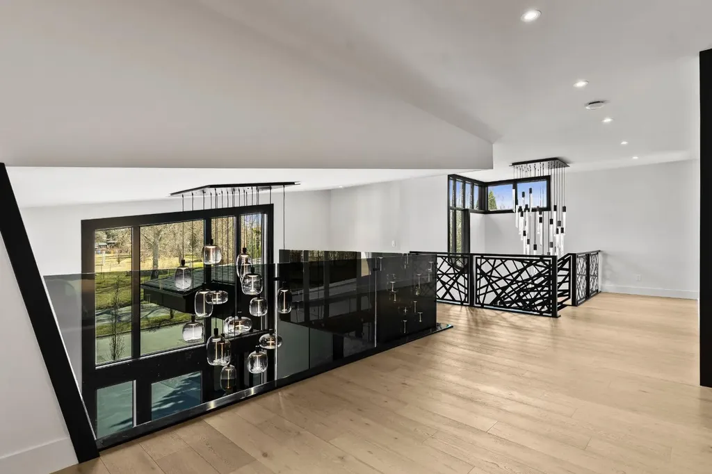 1016 Beverley Boulevard SW Calgary AB T2V 2C5