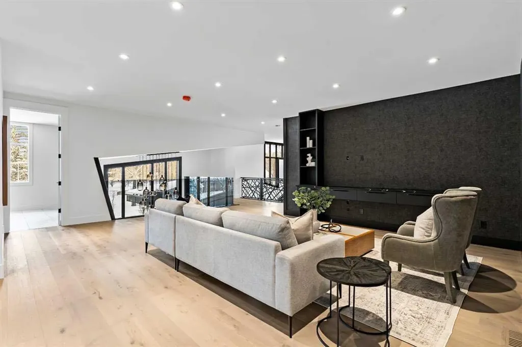 1016 Beverley Boulevard SW Calgary AB T2V 2C5