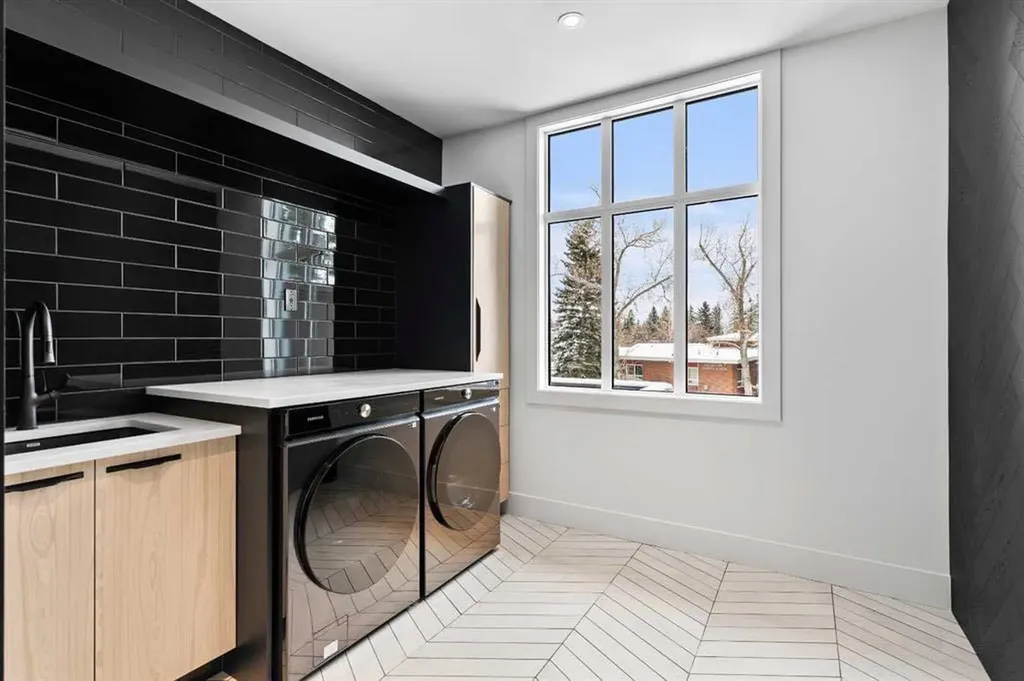 1016 Beverley Boulevard SW Calgary AB T2V 2C5