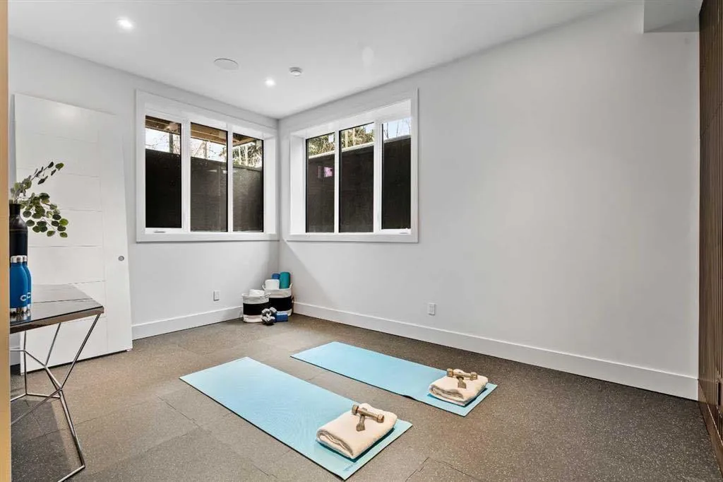 1016 Beverley Boulevard SW Calgary AB T2V 2C5