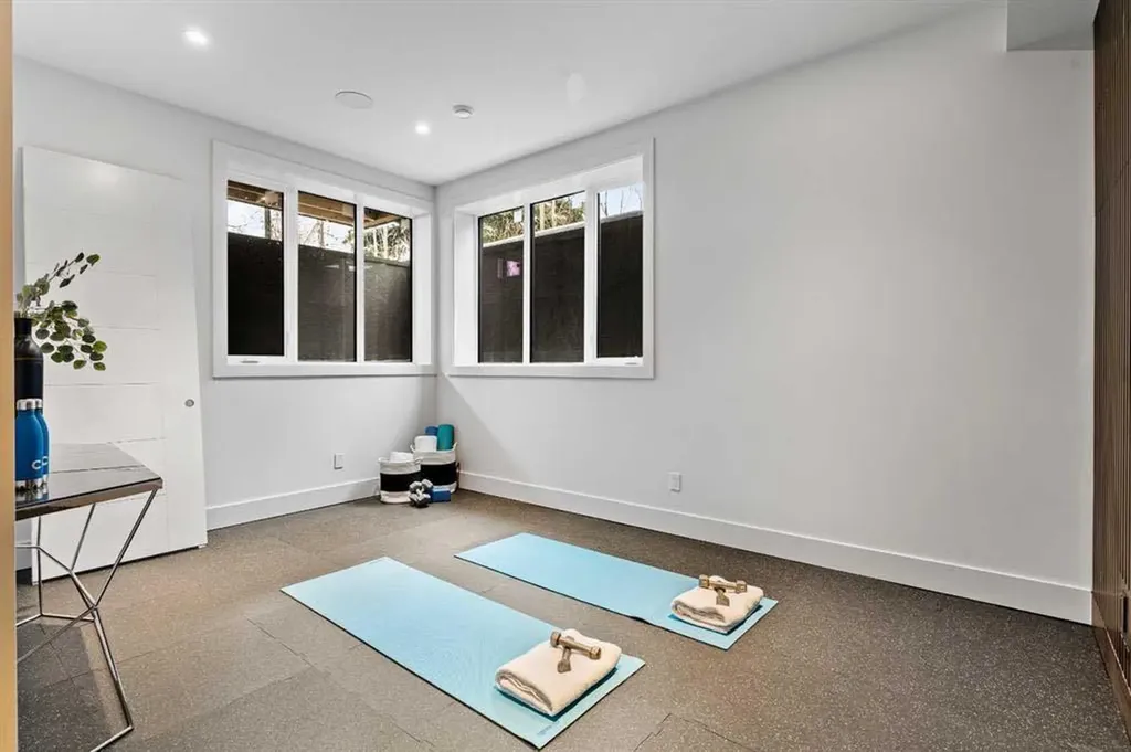 1016 Beverley Boulevard SW Calgary AB T2V 2C5