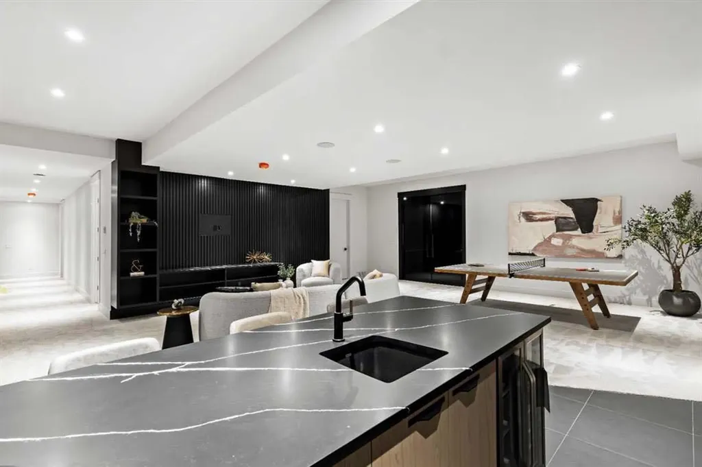 1016 Beverley Boulevard SW Calgary AB T2V 2C5