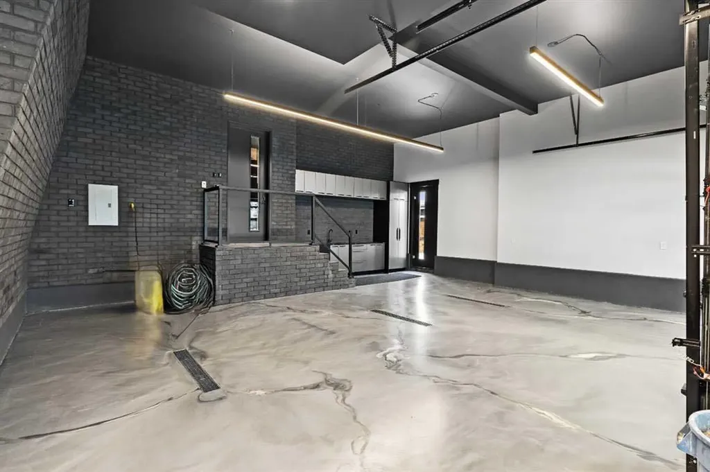 1016 Beverley Boulevard SW Calgary AB T2V 2C5