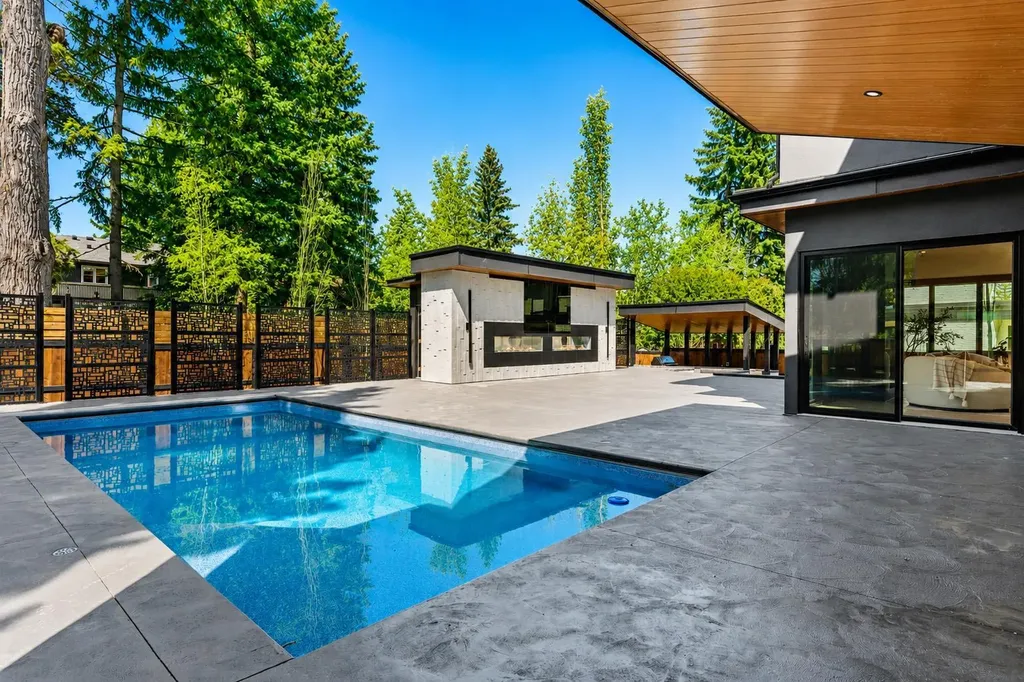 1016 Beverley Boulevard SW Calgary AB T2V 2C5
