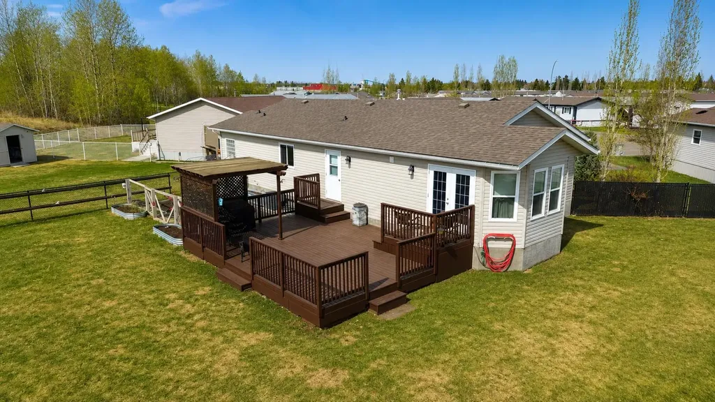 27 Keystone Place Whitecourt AB T7S 0B2