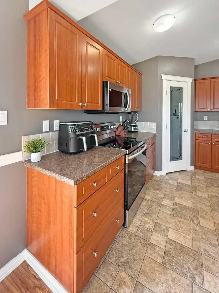 27 Keystone Place Whitecourt AB T7S 0B2