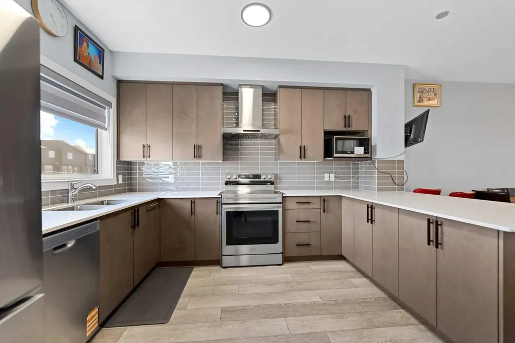 123 Corner Glen Drive NE Calgary AB T3N 2T4