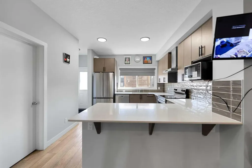 123 Corner Glen Drive NE Calgary AB T3N 2T4