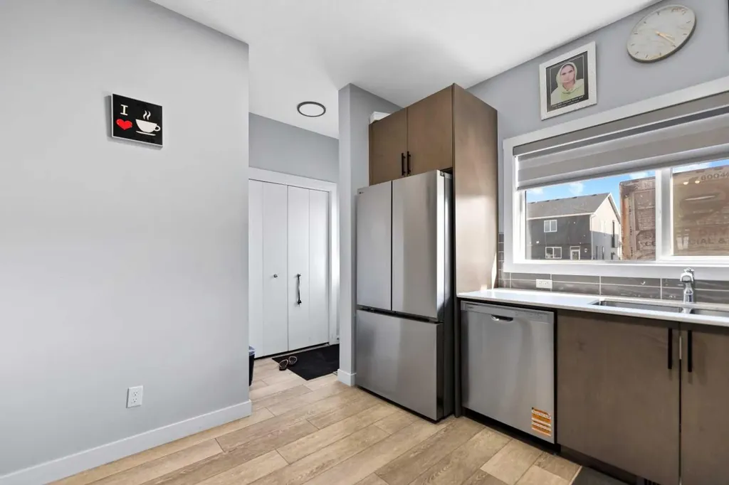 123 Corner Glen Drive NE Calgary AB T3N 2T4