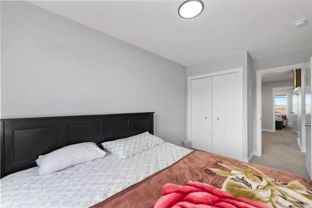 123 Corner Glen Drive NE Calgary AB T3N 2T4