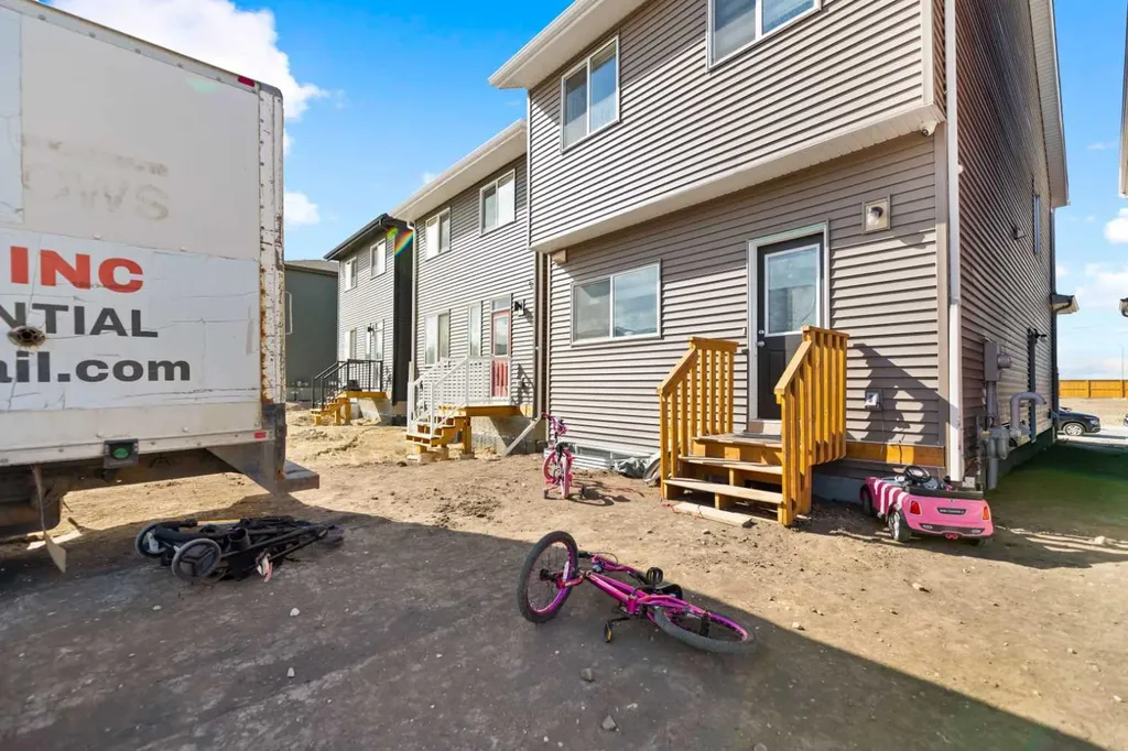 123 Corner Glen Drive NE Calgary AB T3N 2T4