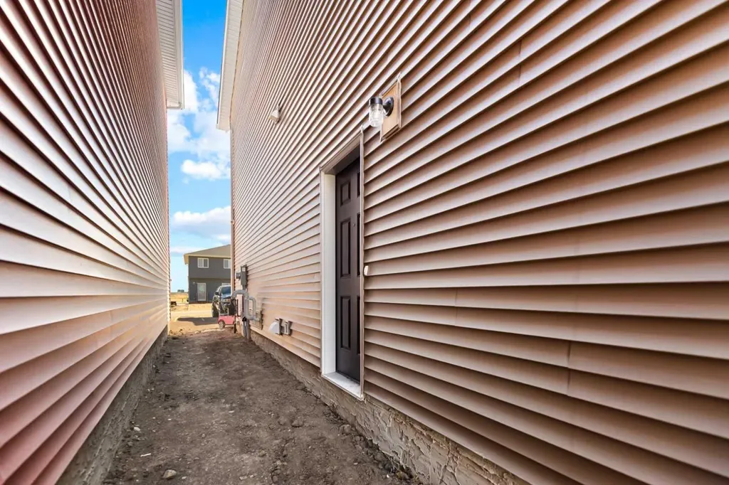 123 Corner Glen Drive NE Calgary AB T3N 2T4