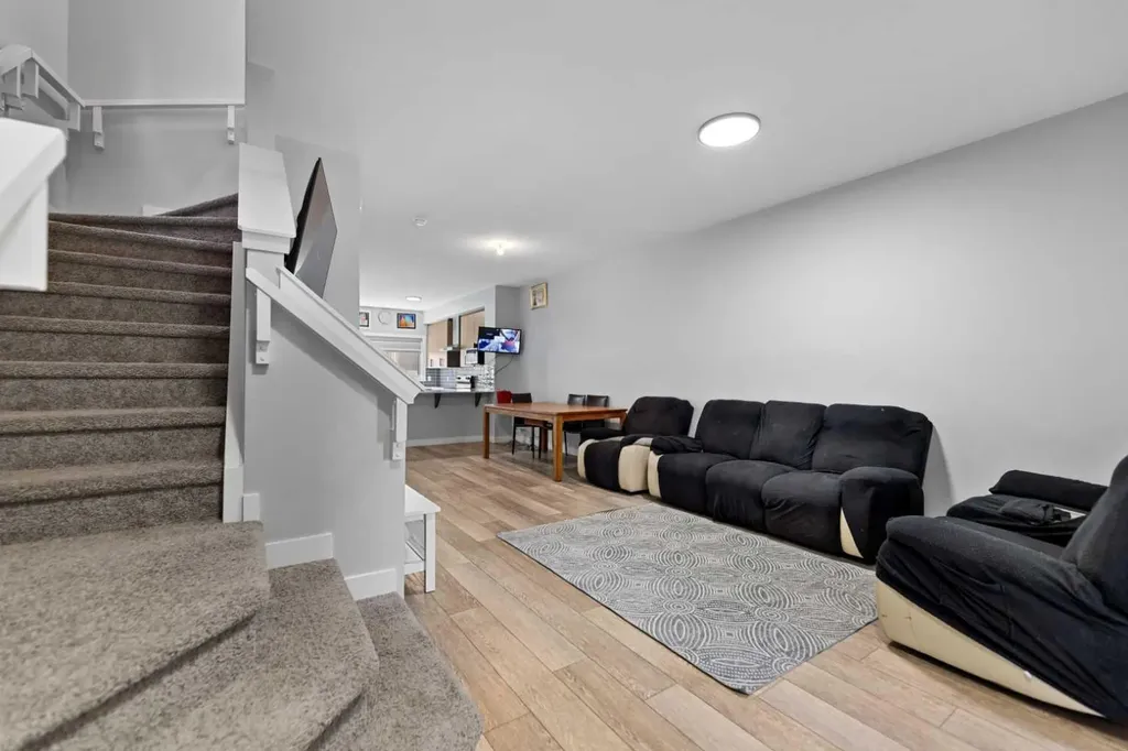 123 Corner Glen Drive NE Calgary AB T3N 2T4