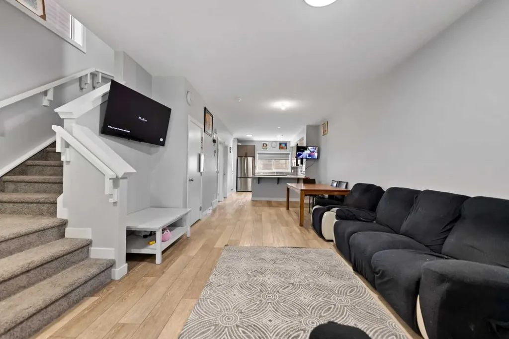 123 Corner Glen Drive NE Calgary AB T3N 2T4