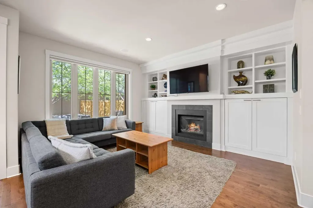 729 4 Street NW Calgary AB T2N 1P3