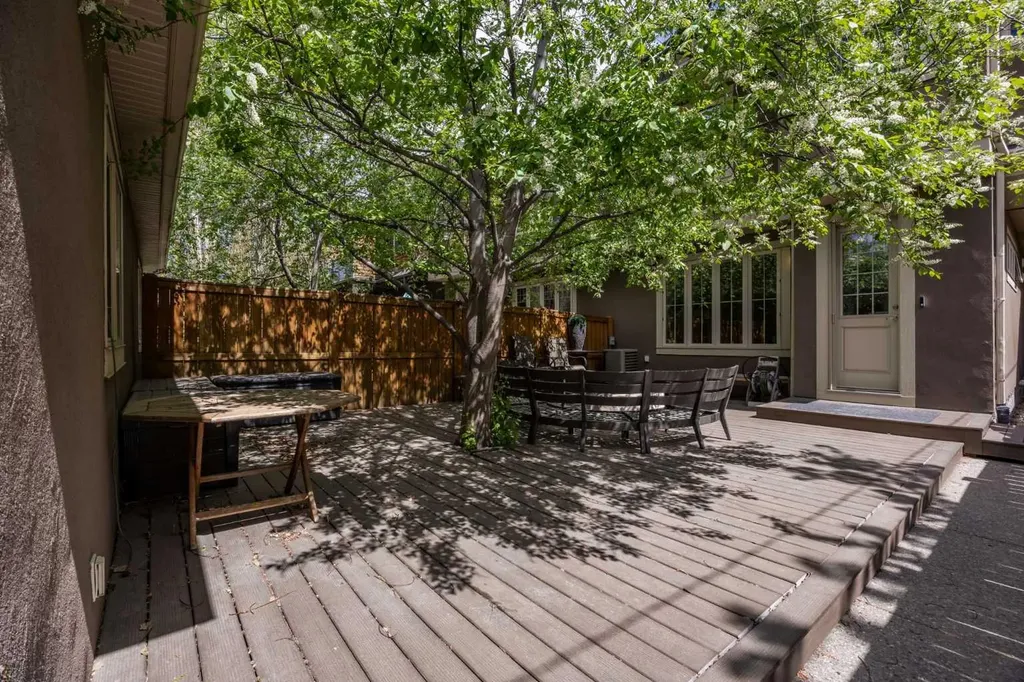 729 4 Street NW Calgary AB T2N 1P3