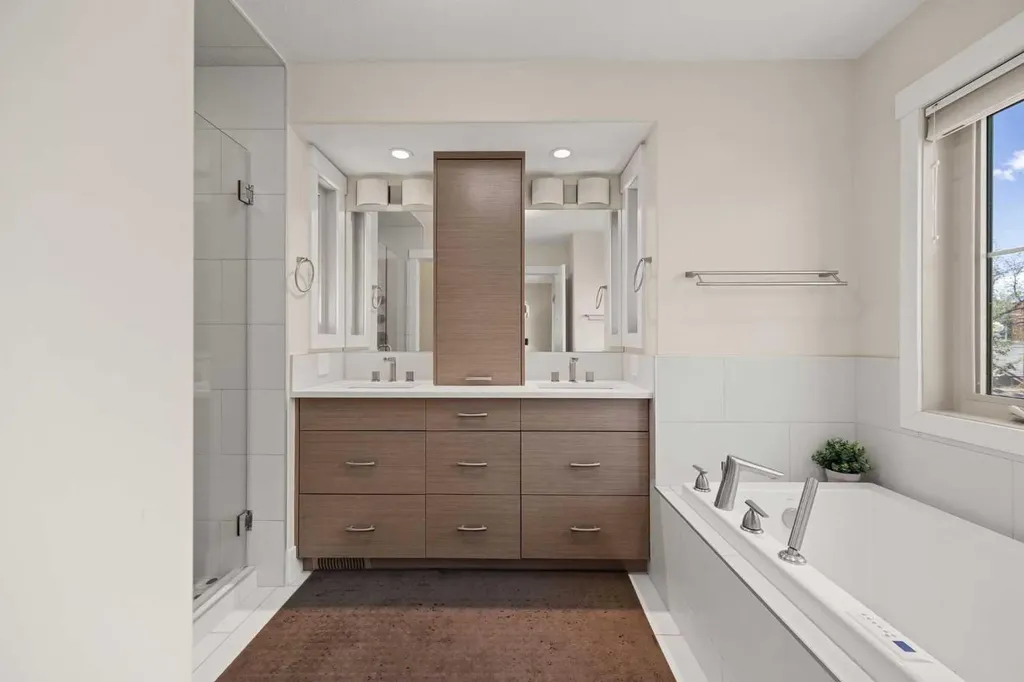 729 4 Street NW Calgary AB T2N 1P3