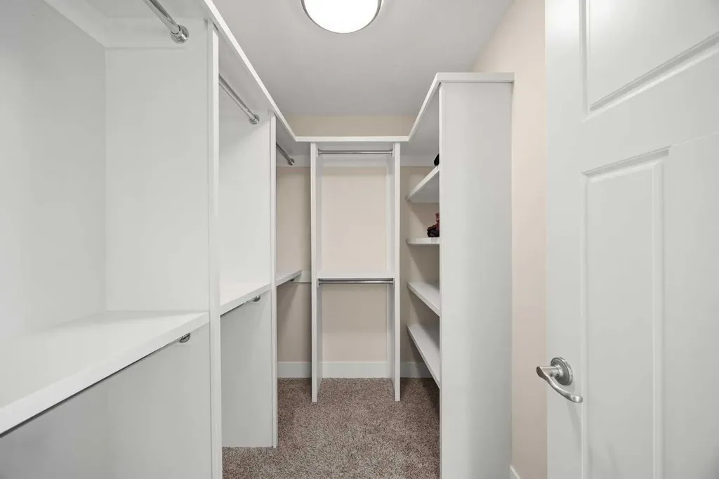 729 4 Street NW Calgary AB T2N 1P3