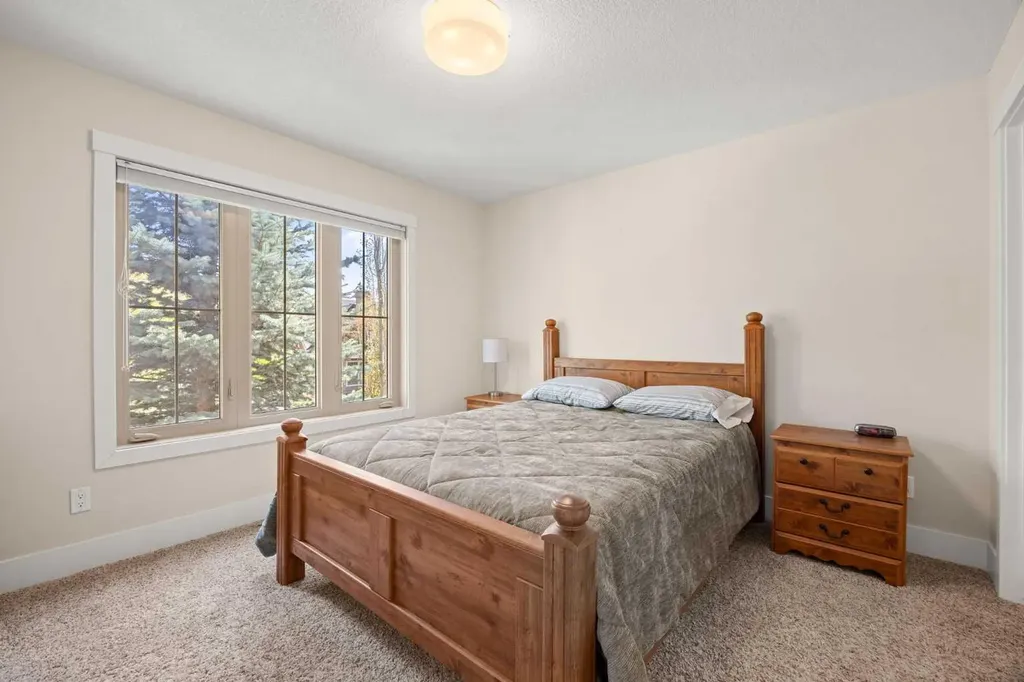 729 4 Street NW Calgary AB T2N 1P3
