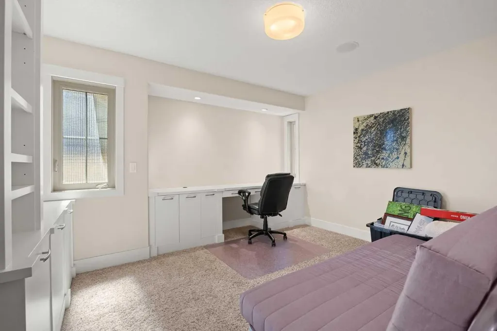 729 4 Street NW Calgary AB T2N 1P3
