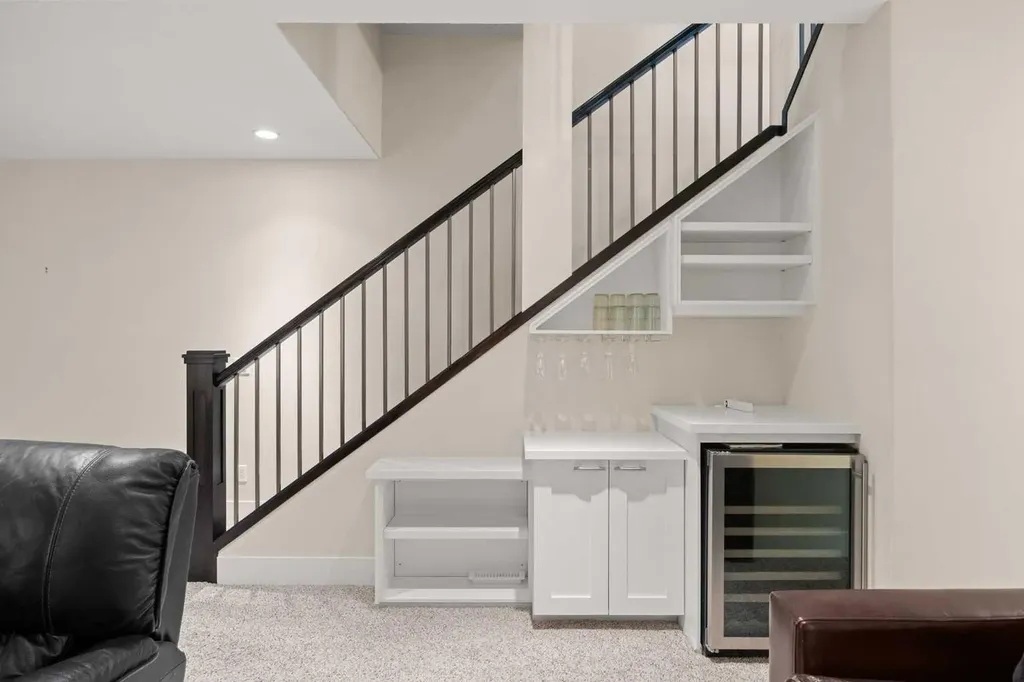 729 4 Street NW Calgary AB T2N 1P3
