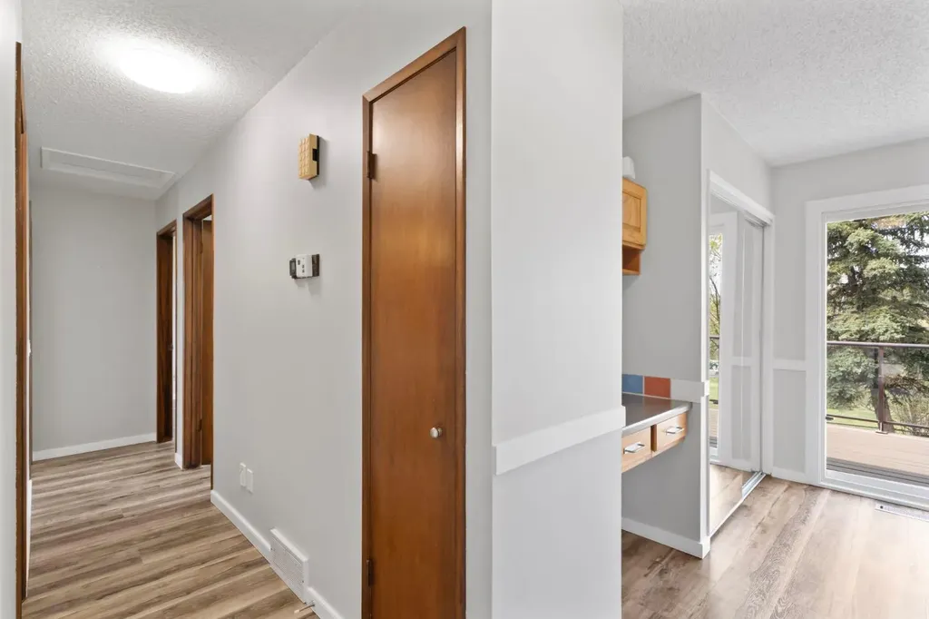 92 Glenhill Drive Cochrane AB T4C 1H1