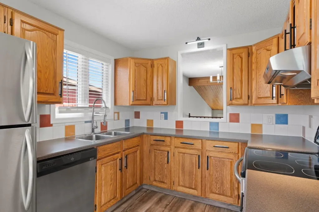 92 Glenhill Drive Cochrane AB T4C 1H1