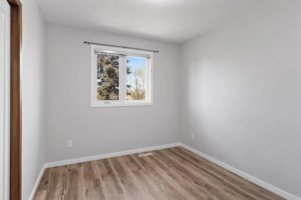 92 Glenhill Drive Cochrane AB T4C 1H1