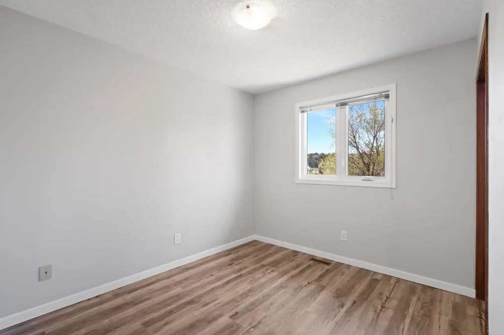 92 Glenhill Drive Cochrane AB T4C 1H1