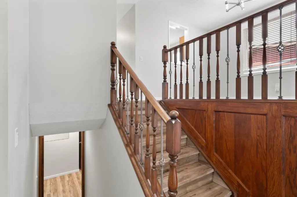 92 Glenhill Drive Cochrane AB T4C 1H1