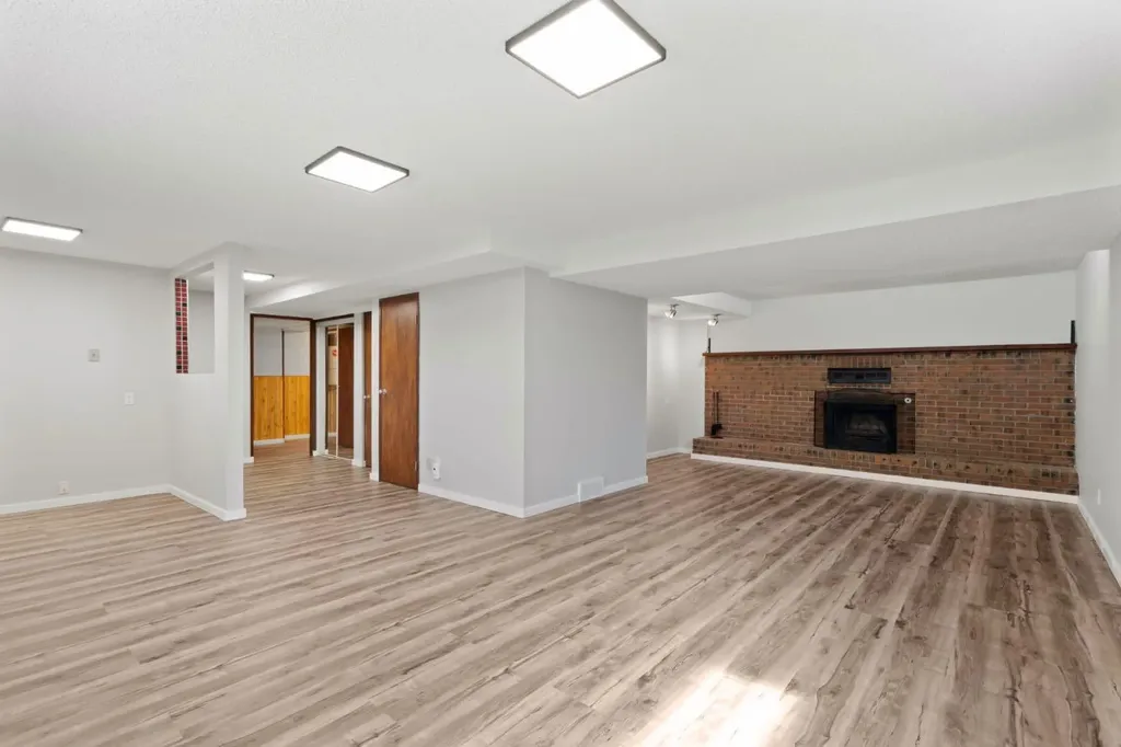 92 Glenhill Drive Cochrane AB T4C 1H1