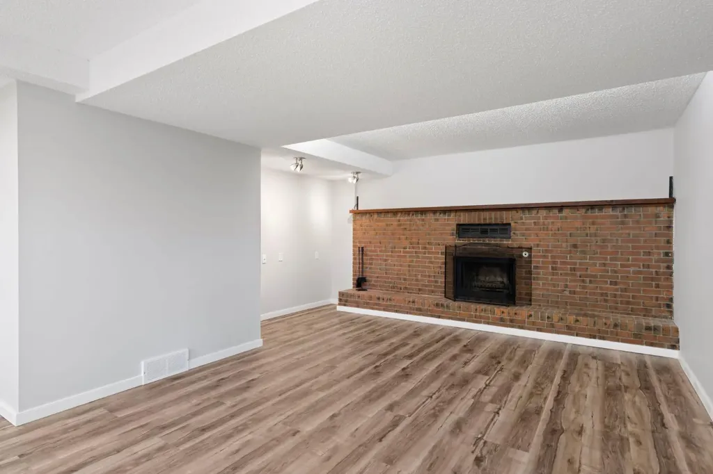 92 Glenhill Drive Cochrane AB T4C 1H1