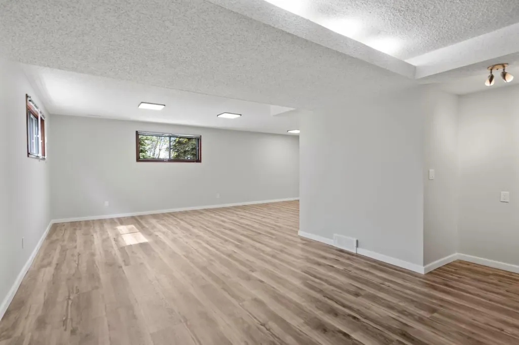 92 Glenhill Drive Cochrane AB T4C 1H1