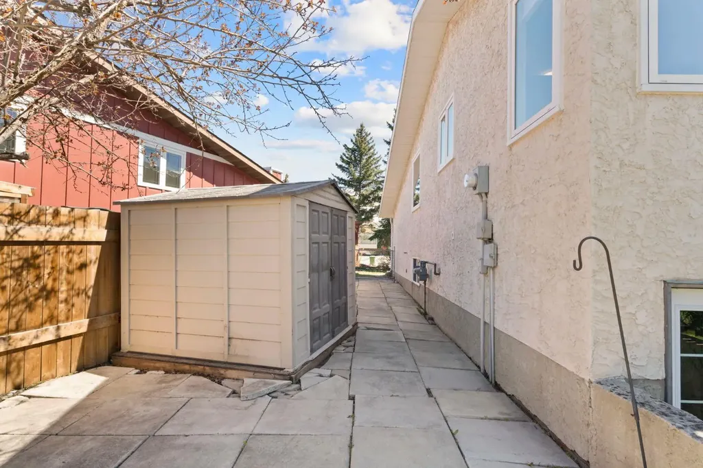 92 Glenhill Drive Cochrane AB T4C 1H1