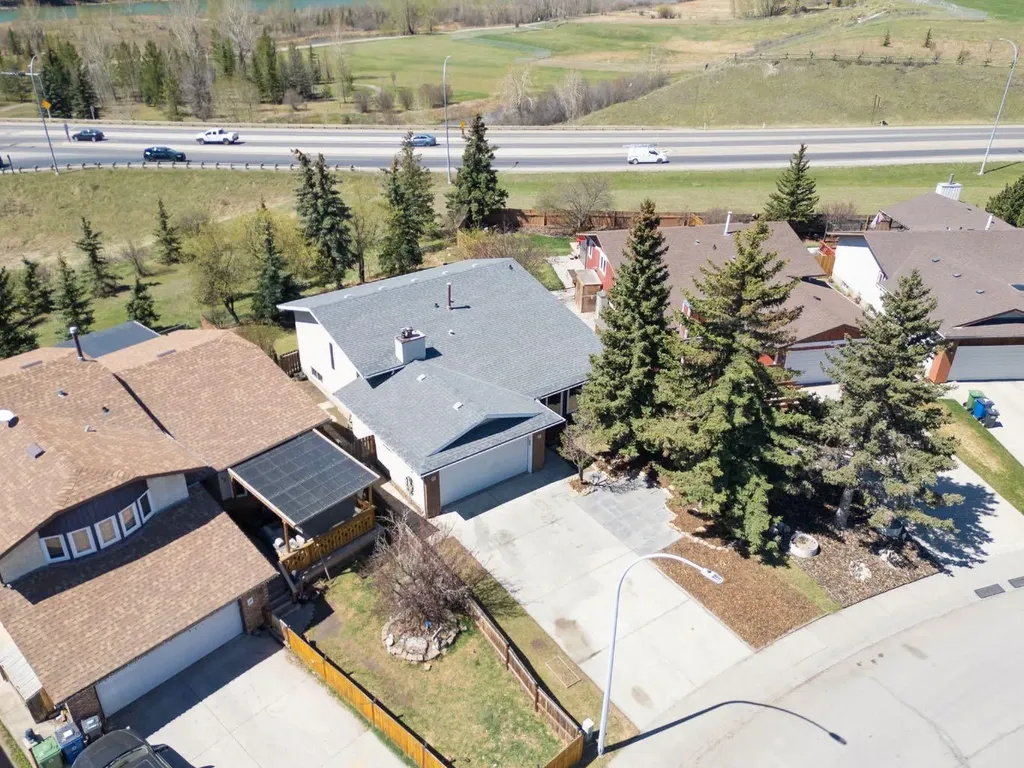 92 Glenhill Drive Cochrane AB T4C 1H1
