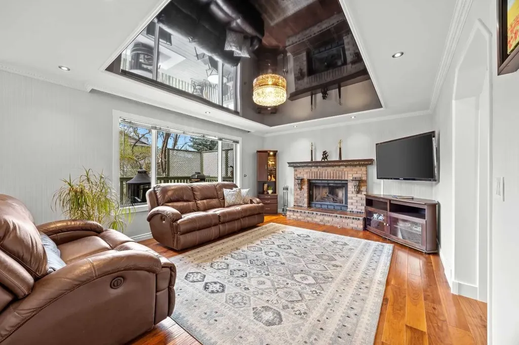 260 Riverside Mews SE Calgary AB T2C 3Y8