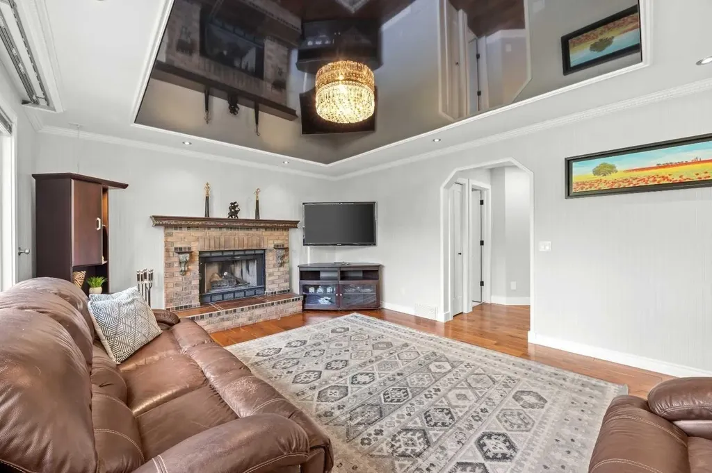 260 Riverside Mews SE Calgary AB T2C 3Y8