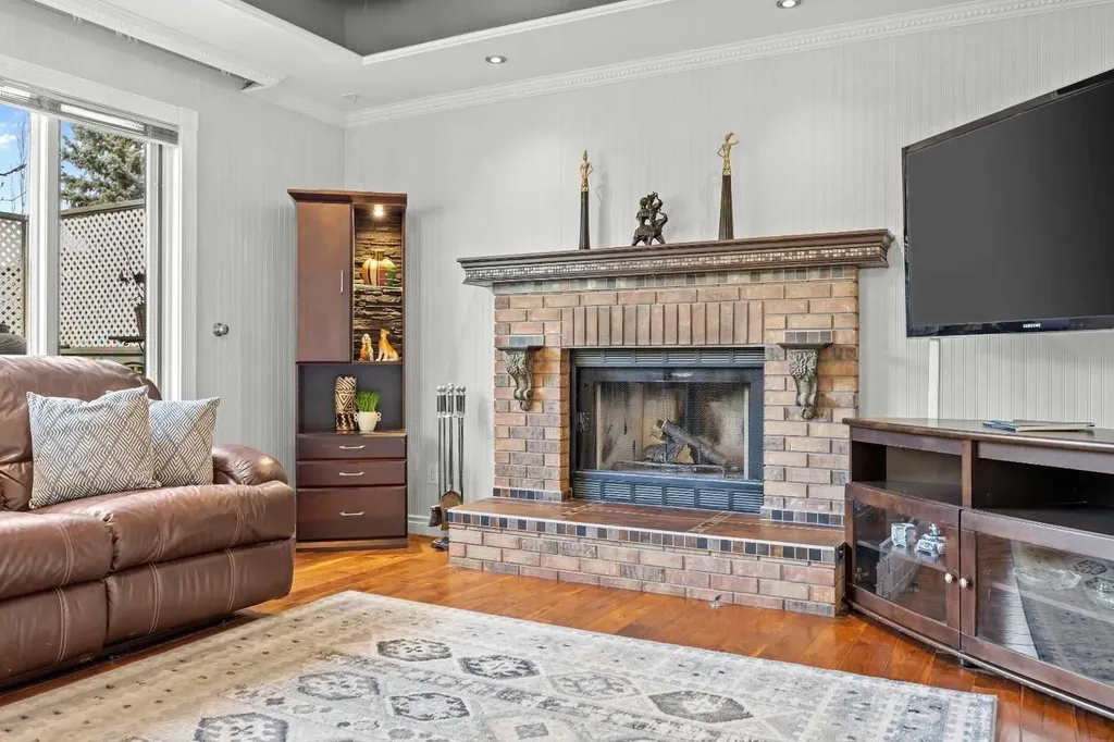 260 Riverside Mews SE Calgary AB T2C 3Y8
