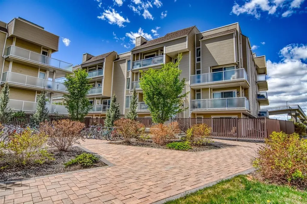 3727 42 Street NW Calgary AB T3A 2W3