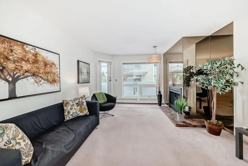3727 42 Street NW Calgary AB T3A 2W3