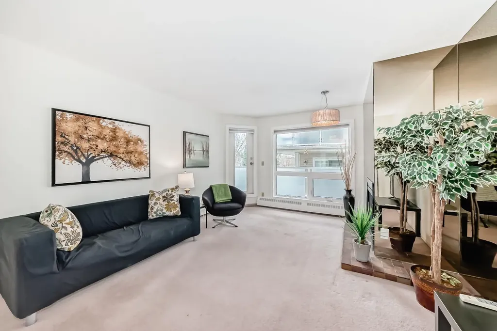 3727 42 Street NW Calgary AB T3A 2W3