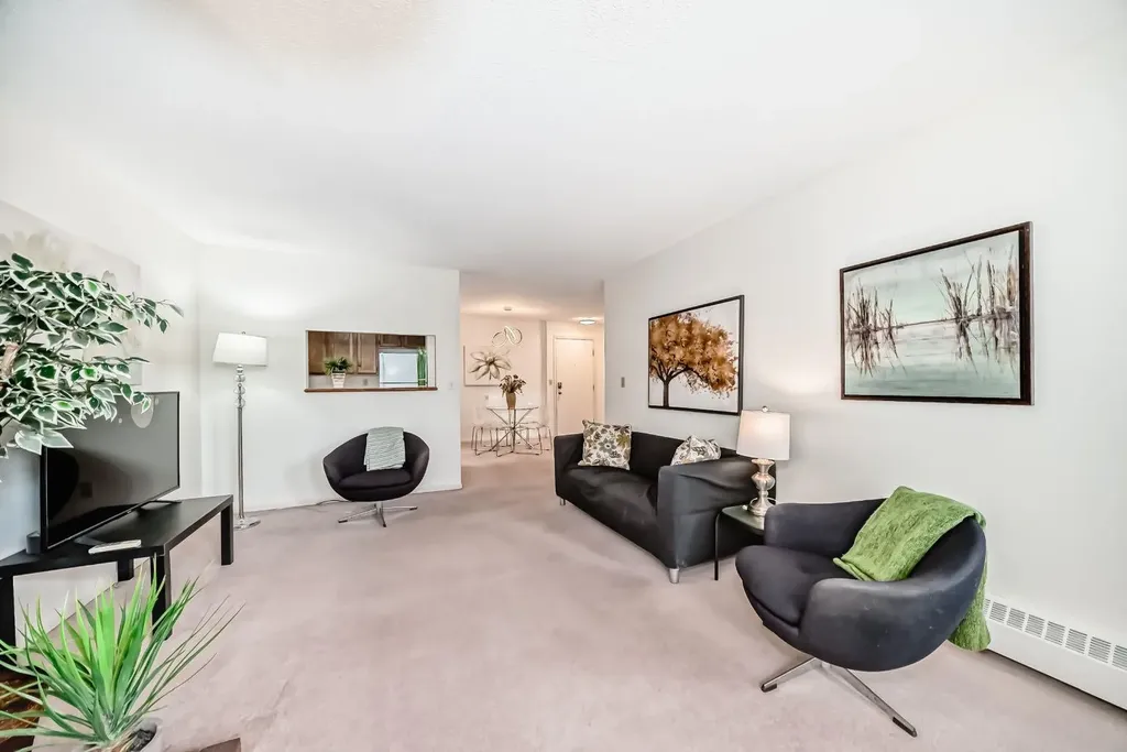 3727 42 Street NW Calgary AB T3A 2W3