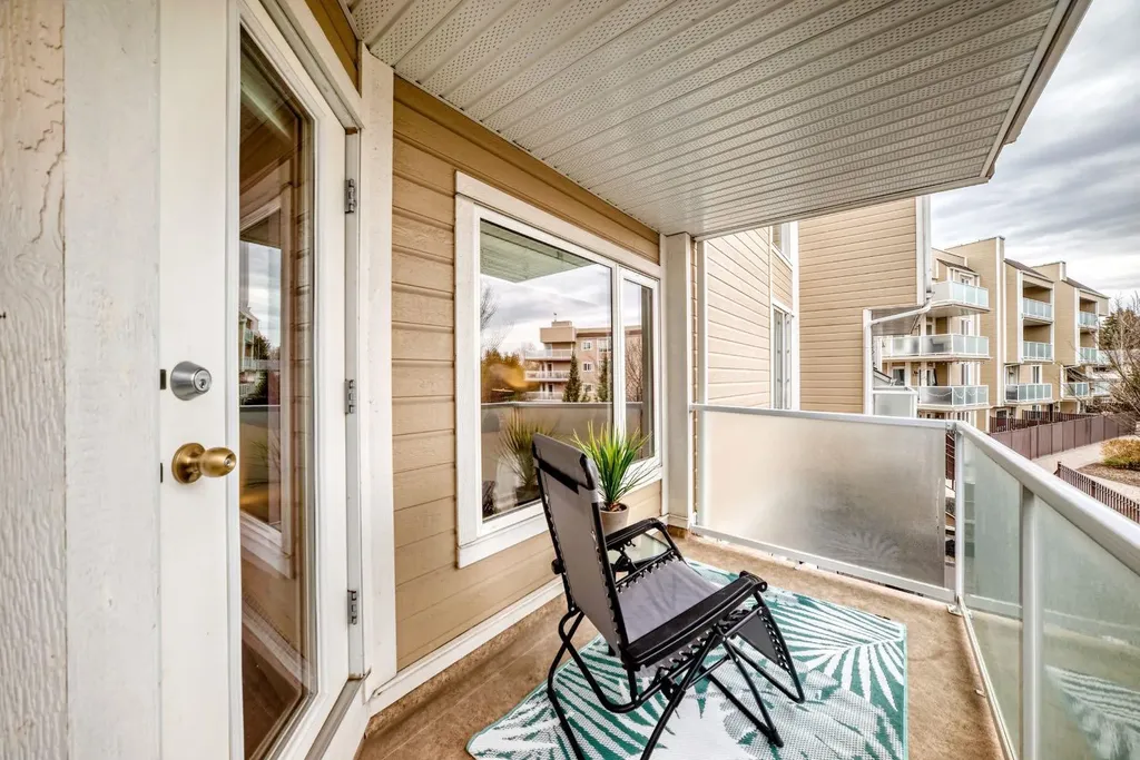 3727 42 Street NW Calgary AB T3A 2W3