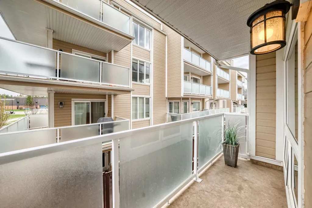3727 42 Street NW Calgary AB T3A 2W3