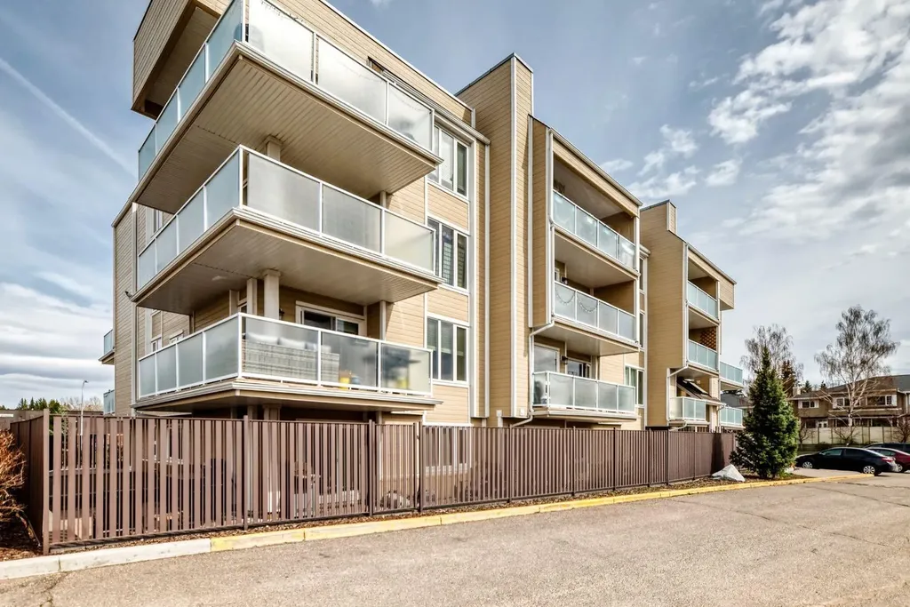 3727 42 Street NW Calgary AB T3A 2W3
