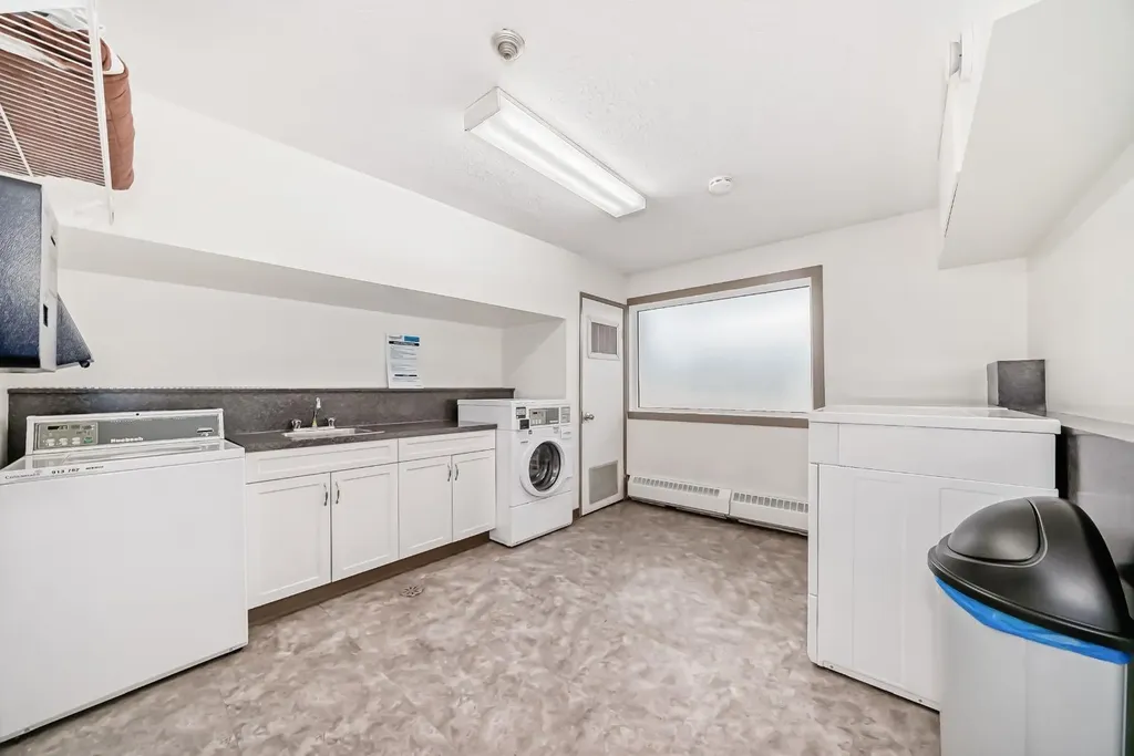3727 42 Street NW Calgary AB T3A 2W3